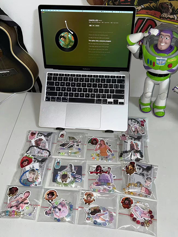 taylor swift stickers free 7